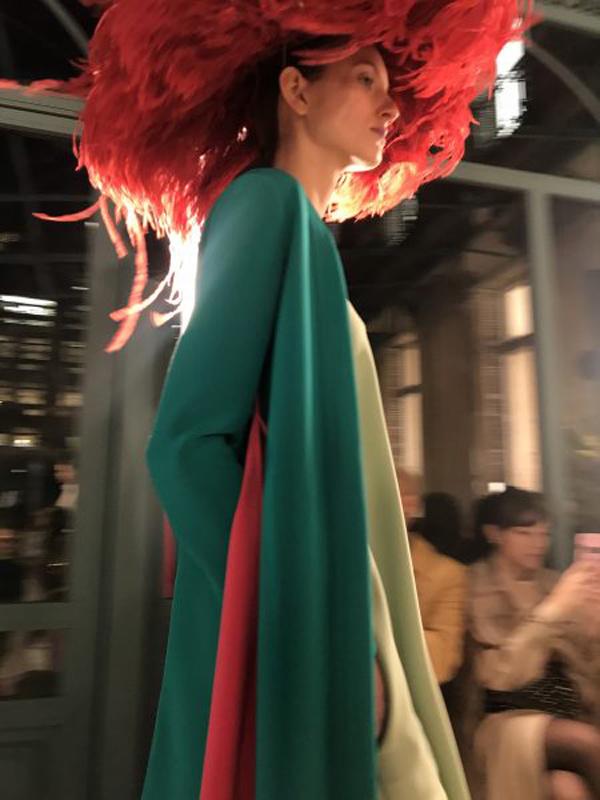 Angela Phương Trinh tiết lộ bất ngờ về chiếc mũ lông vướng nghi vấn đạo nhái